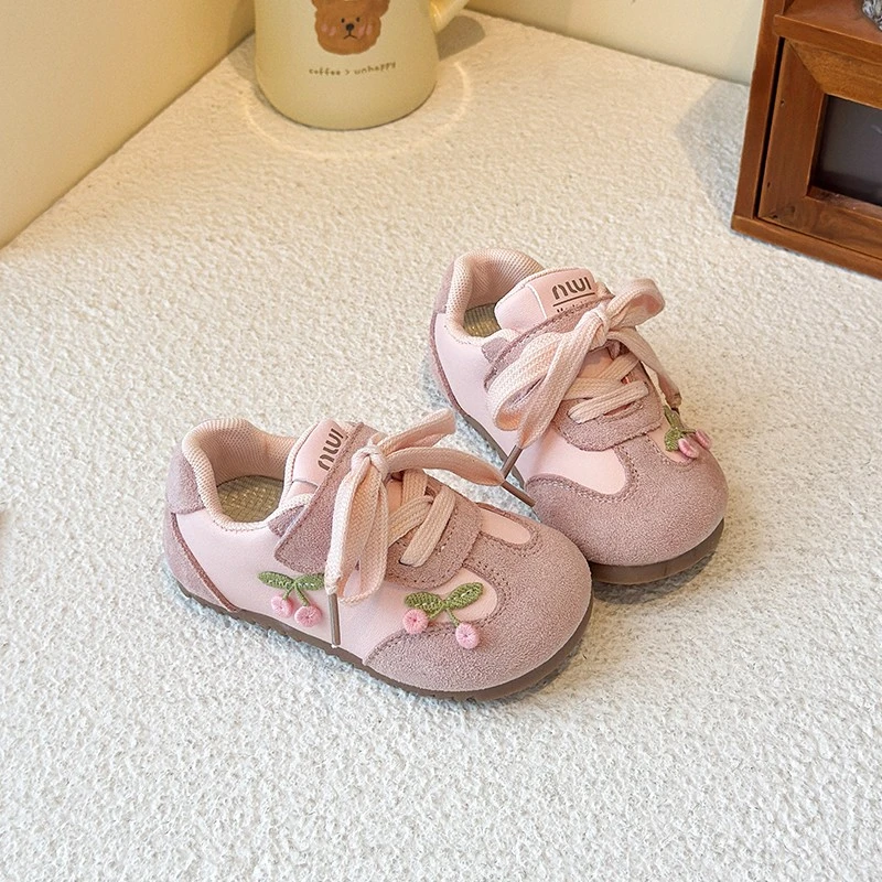 小黄鸭女童甜美樱桃德训鞋2025秋季潮款儿童鞋运动鞋童鞋韩系板鞋