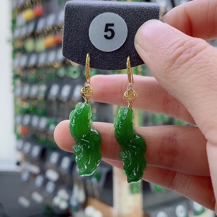 18K金镶嵌和田玉耳饰