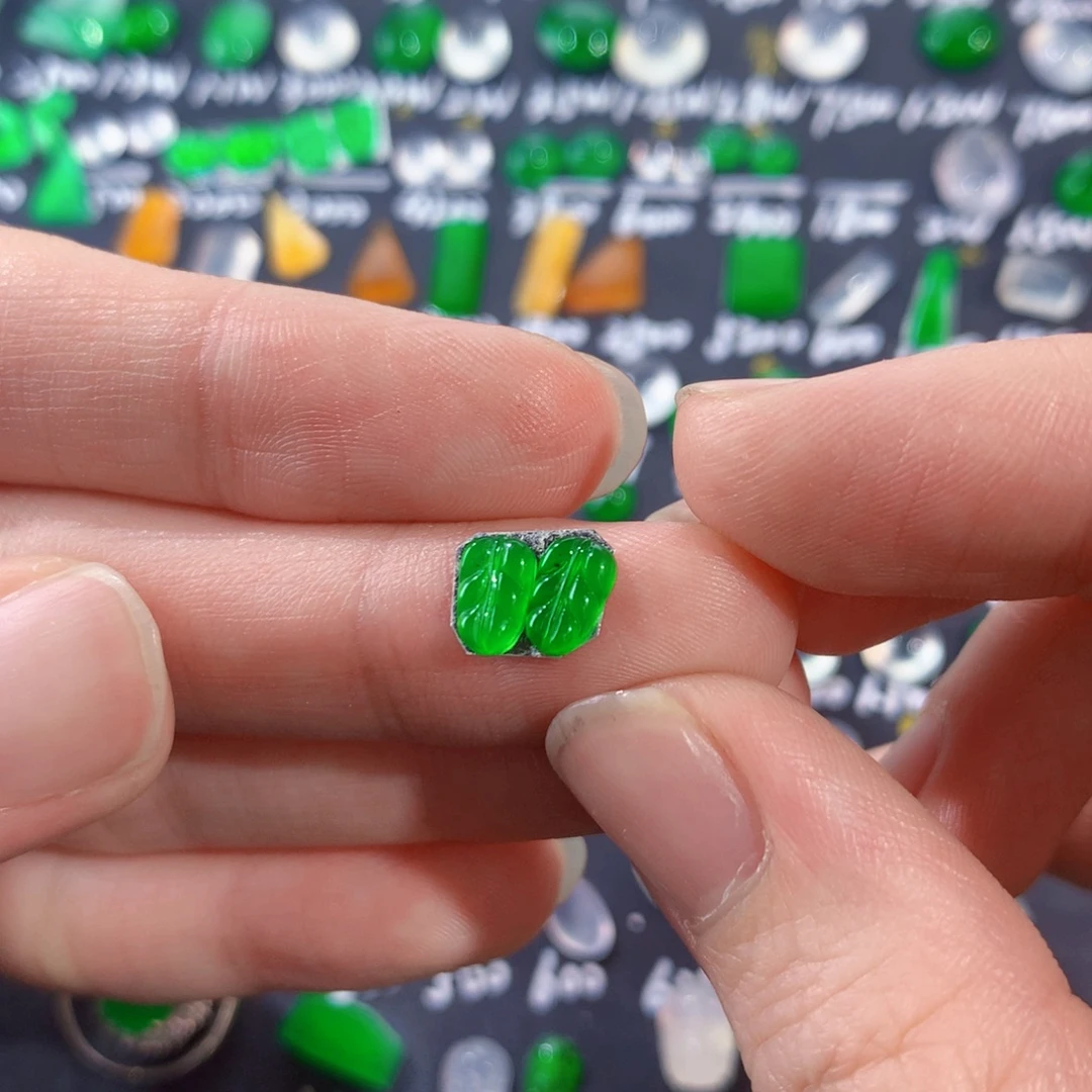 翡翠未镶嵌颈饰叶子