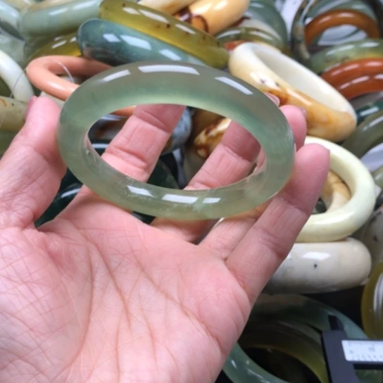 蛇纹石玉未镶嵌手镯九*月