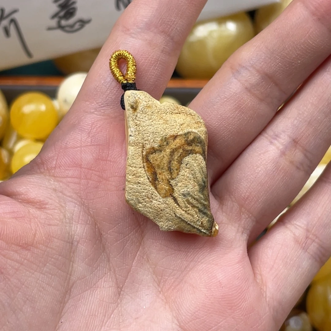 蜜蜡未镶嵌珠宝奇石