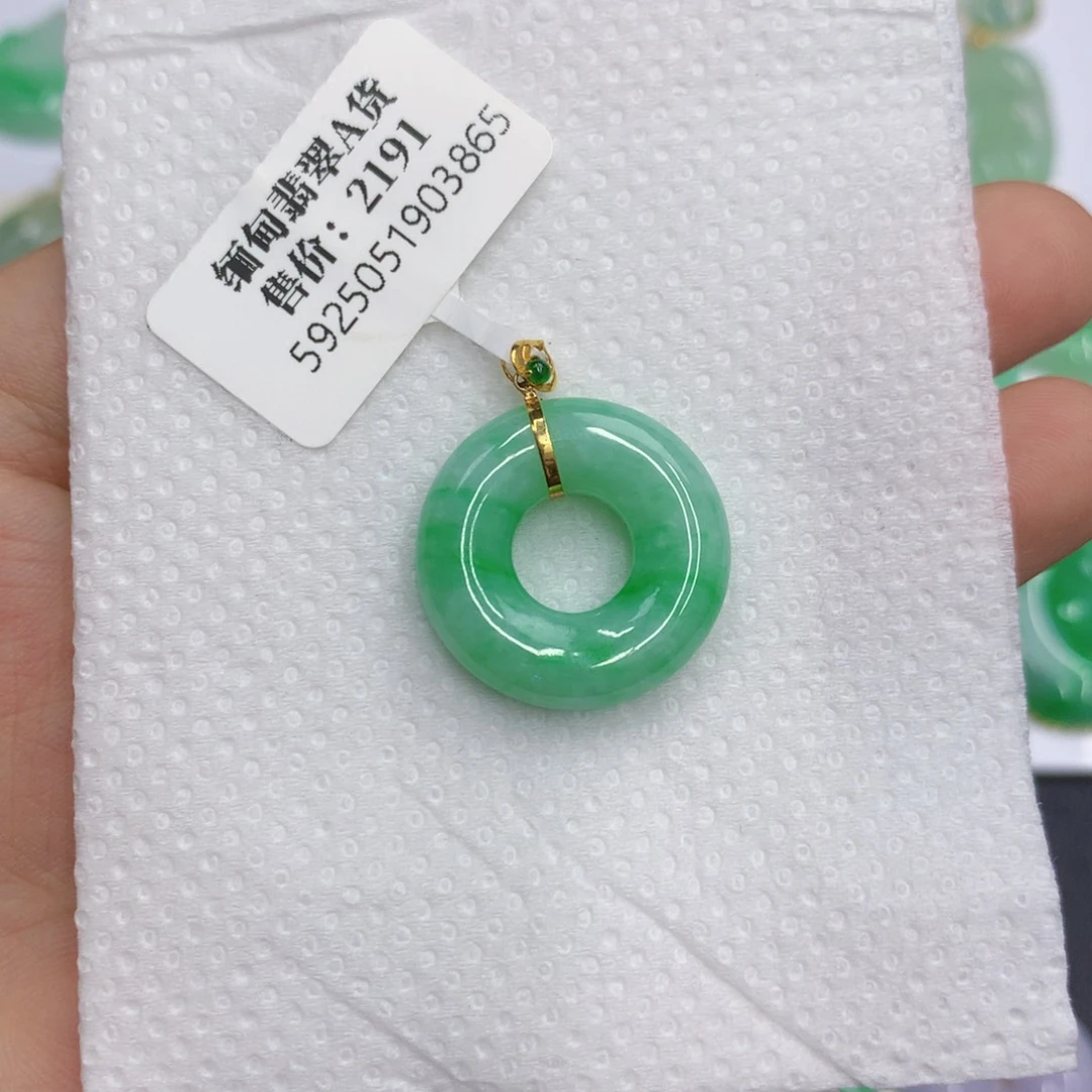 翡翠18K金镶嵌颈饰翡翠