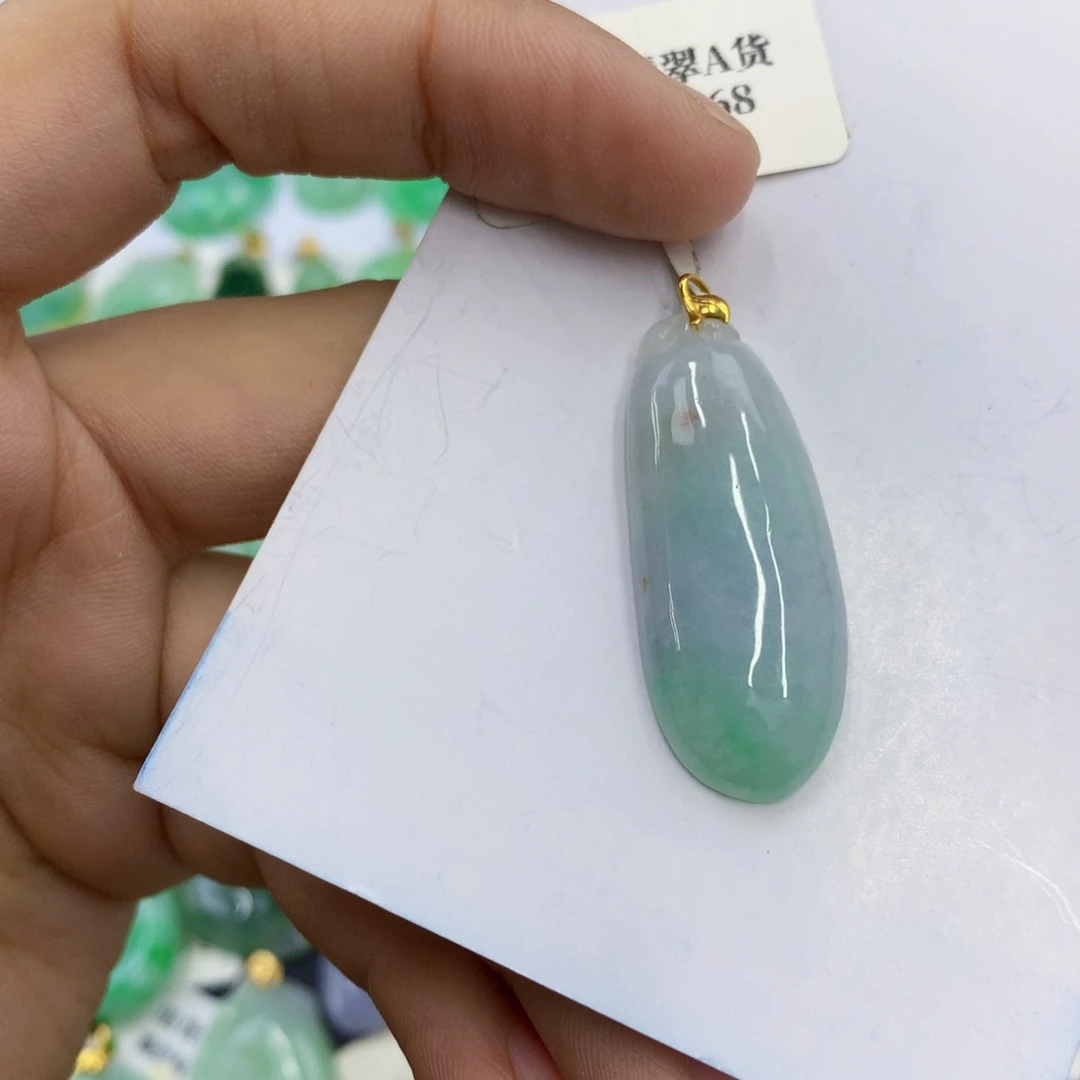 翡翠18K金镶嵌颈饰翡翠