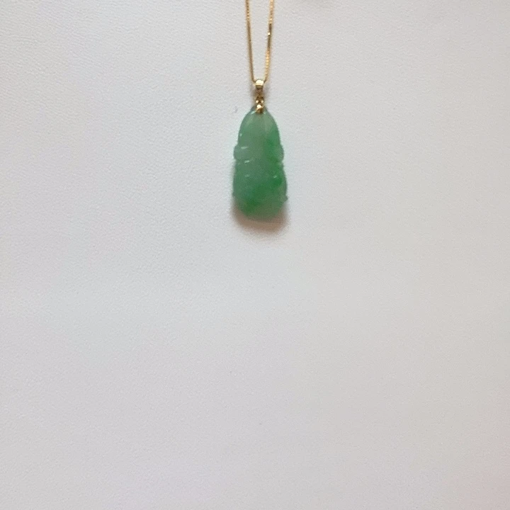 翡翠18K金镶嵌颈饰简单