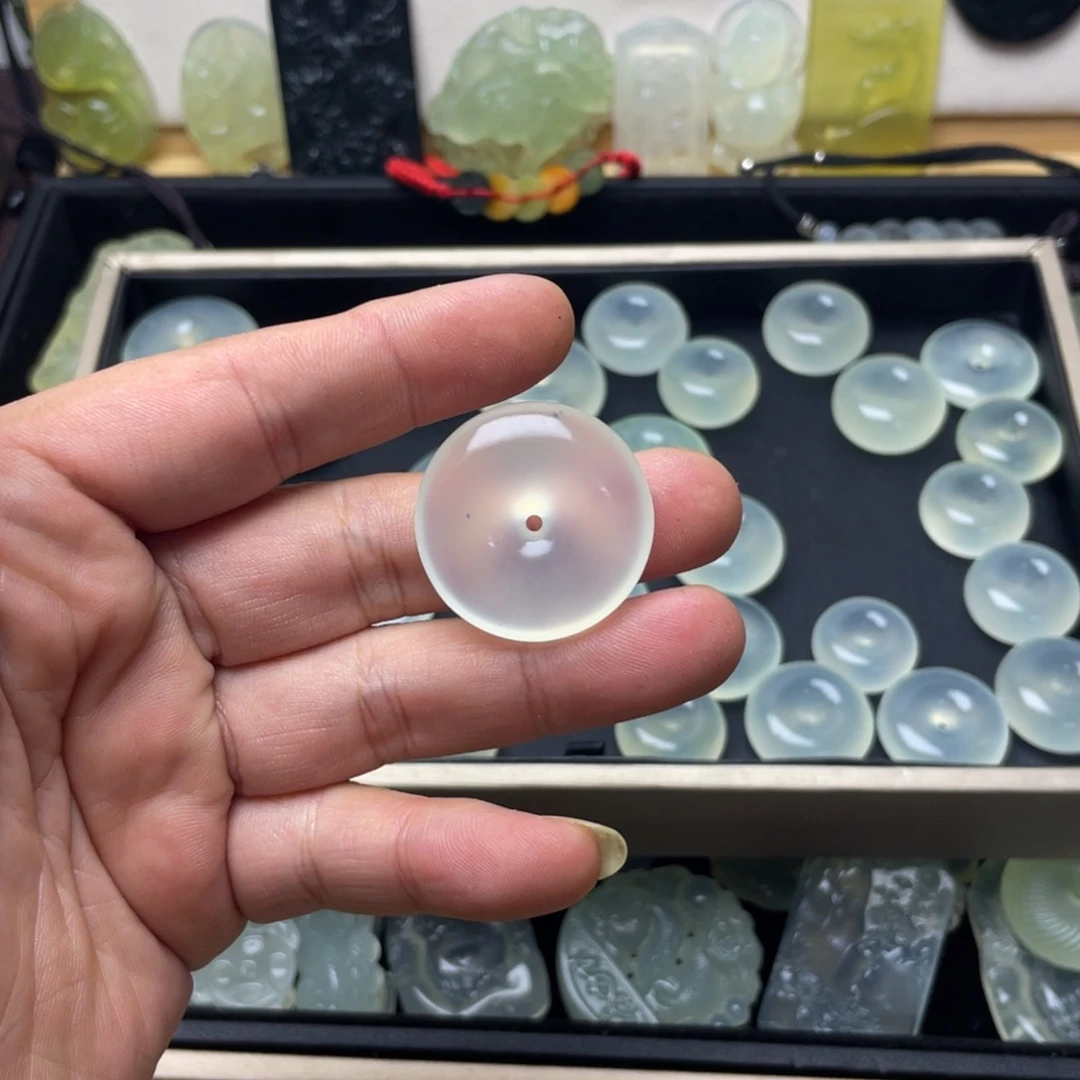 未镶嵌蛇纹石玉颈饰B****y