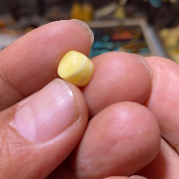 蜜蜡裸石未镶嵌配饰