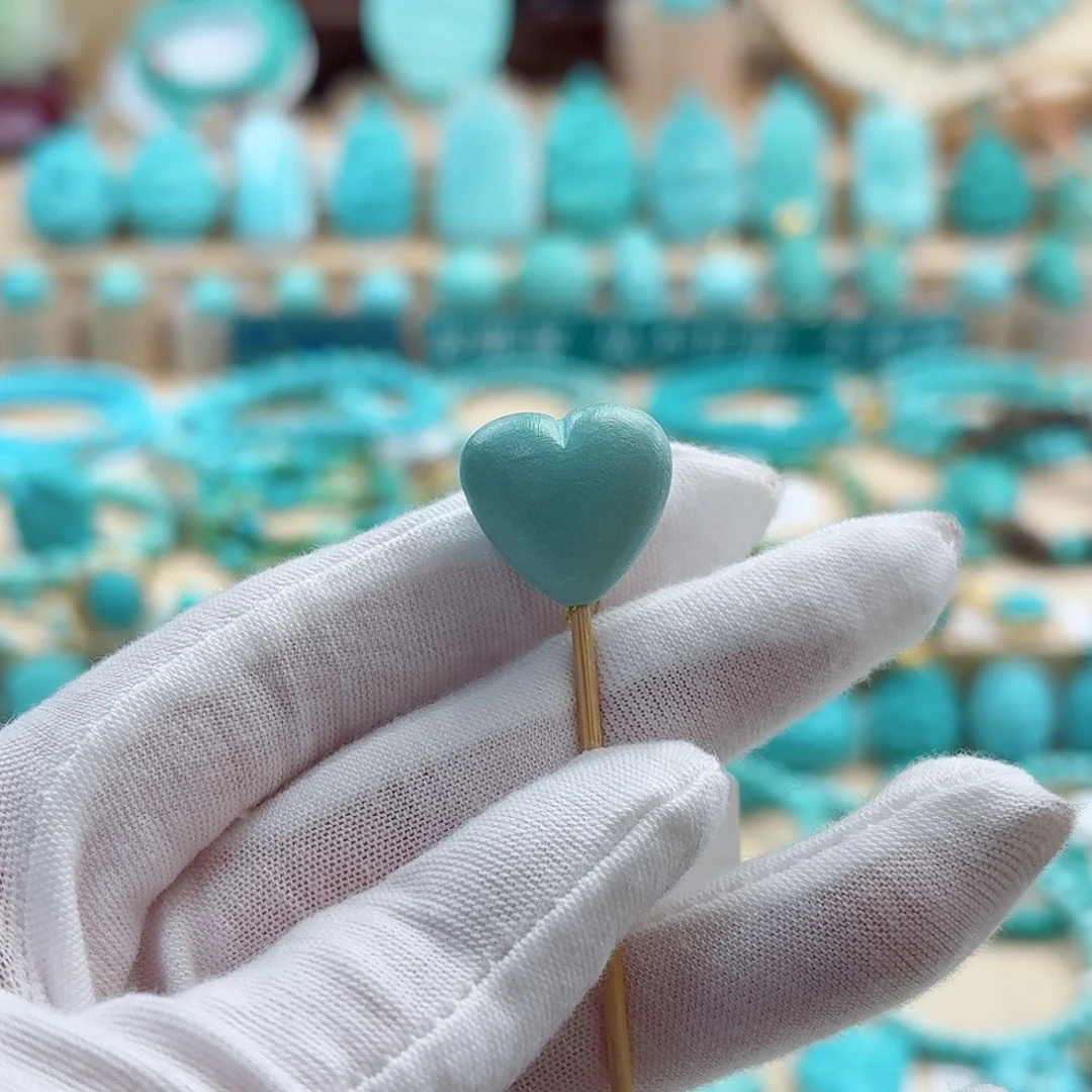 绿松石未镶嵌珠宝奇石