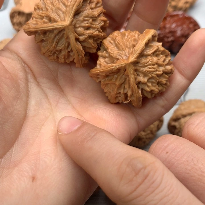 文玩核桃把件盘山三棱38