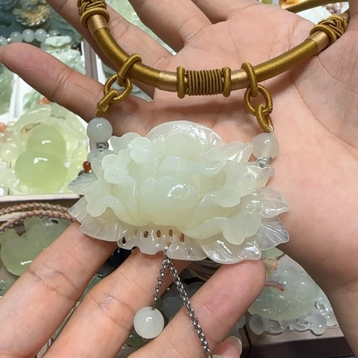 蛇纹石玉吊坠未镶嵌
