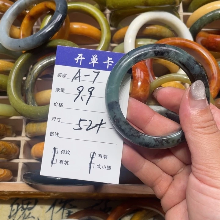 张***o蛇纹石玉未镶嵌手镯