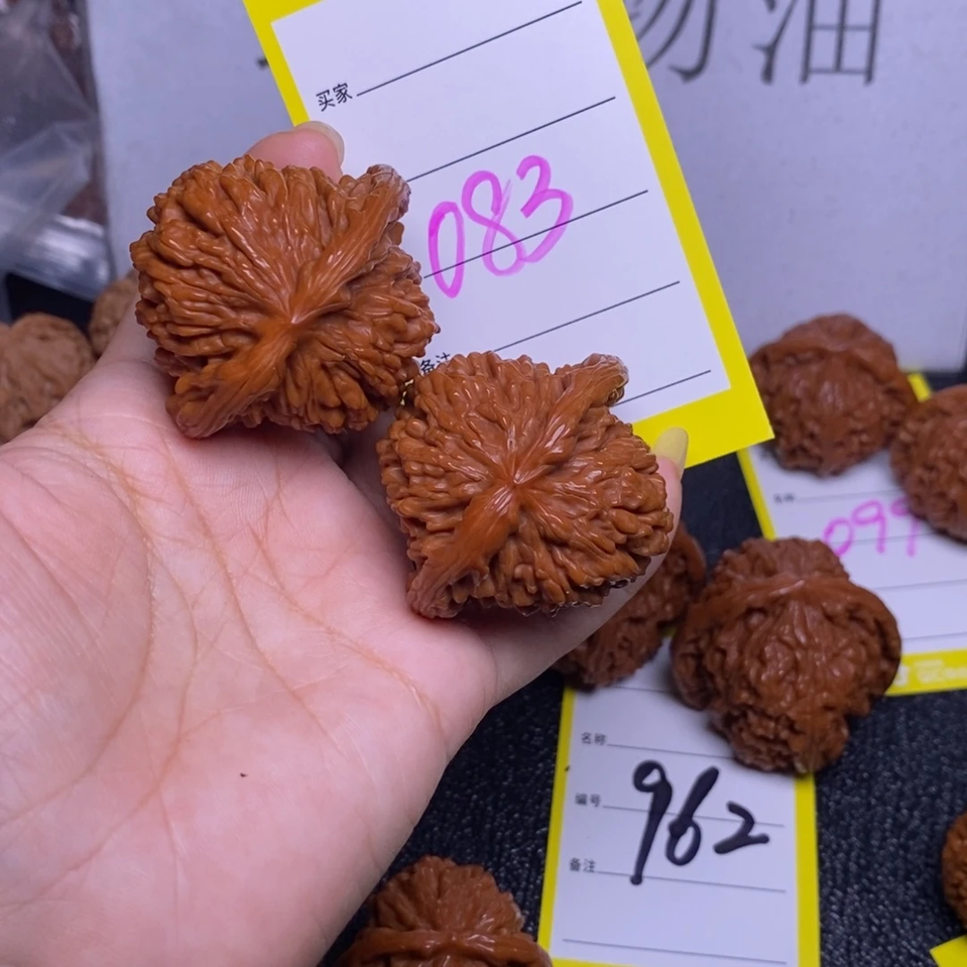 文玩核桃把件083/44.5四座楼