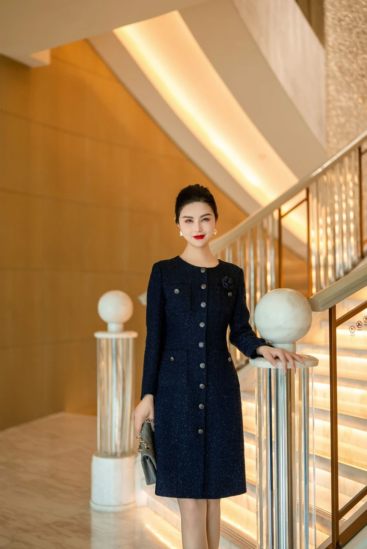 剀剀莉早秋新款（藏色欺人）藏蓝色圆领显瘦显白气质连衣裙10-25度