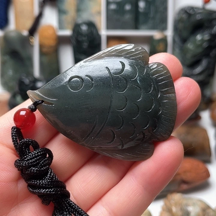 未镶嵌岫岩河磨玉（透闪石质玉）挂件