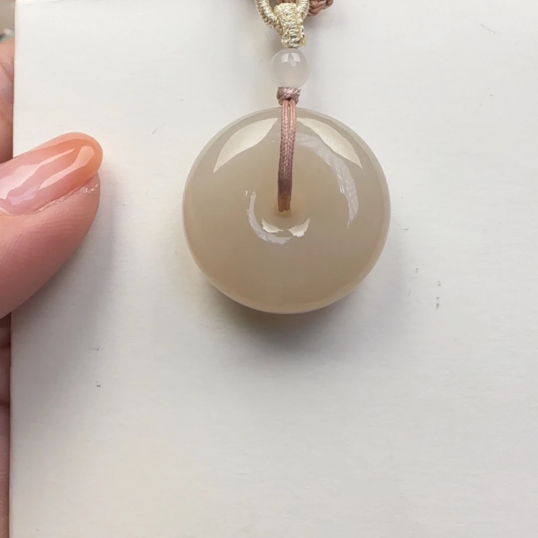 和田玉颈饰未镶嵌美**计