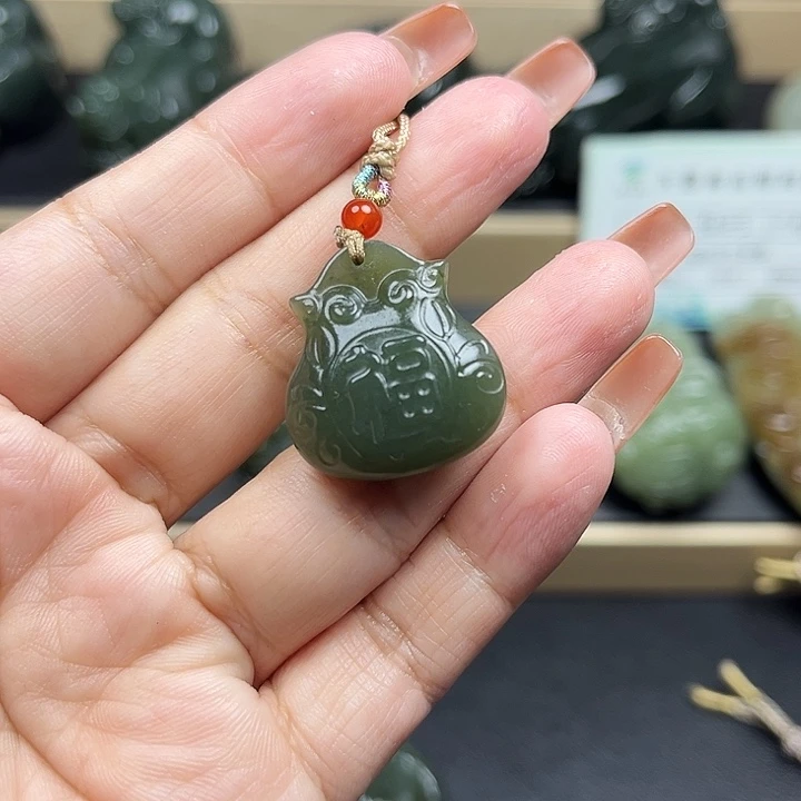 颈饰未镶嵌和田玉