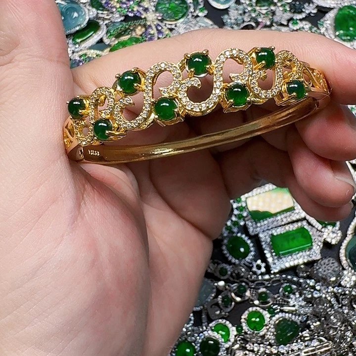 翡翠颈饰未镶嵌天然A货翡翠放漏