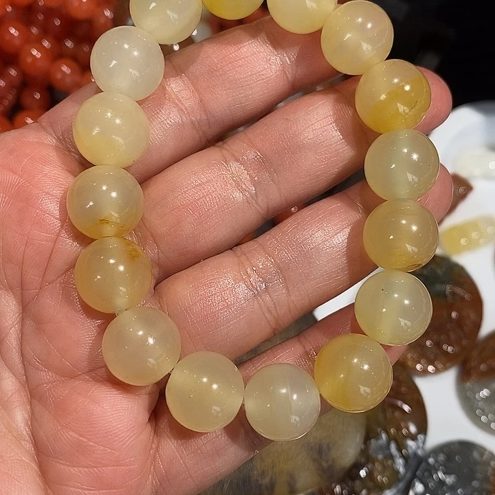 石英质玉（黄龙玉）未镶嵌颈饰