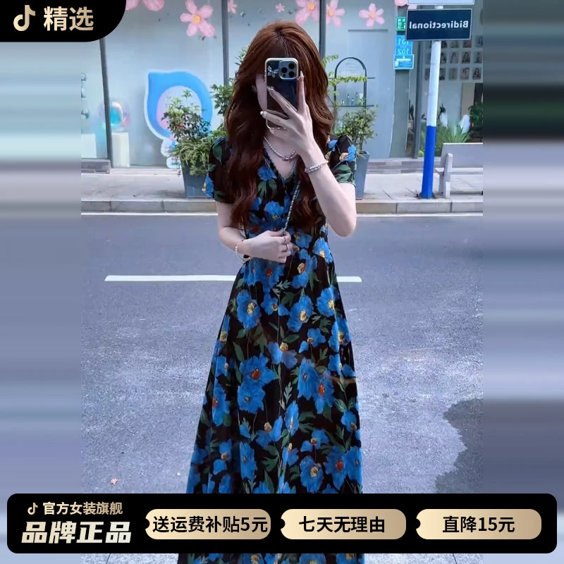 法式复古v领碎花连衣裙子女夏季2026新款海边度假高级感气质长裙