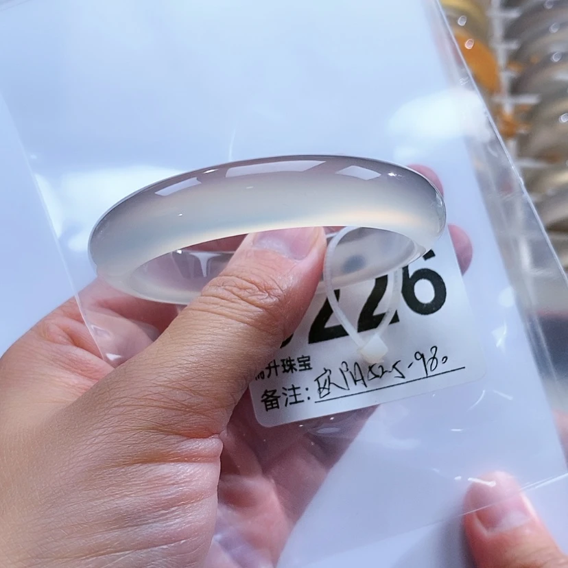 【闪购商品】手镯玛瑙/玉髓未镶嵌欧**毑