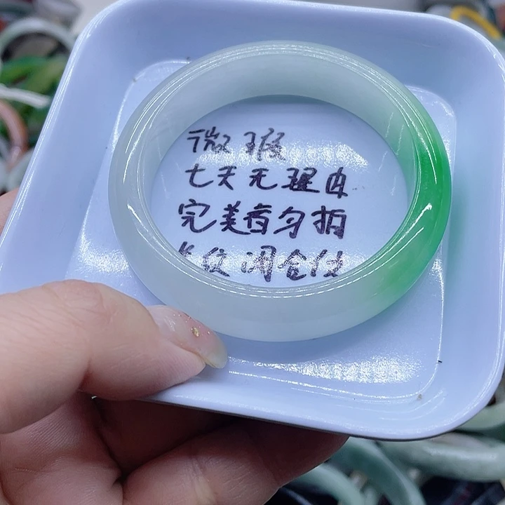 翡翠未镶嵌手镯有纹无裂