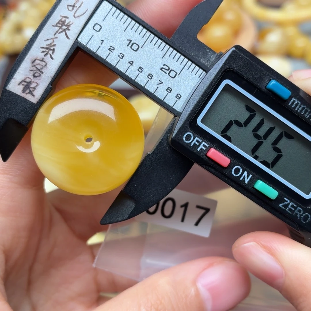 绿***家琥珀未镶嵌裸石蜜蜡微瑕