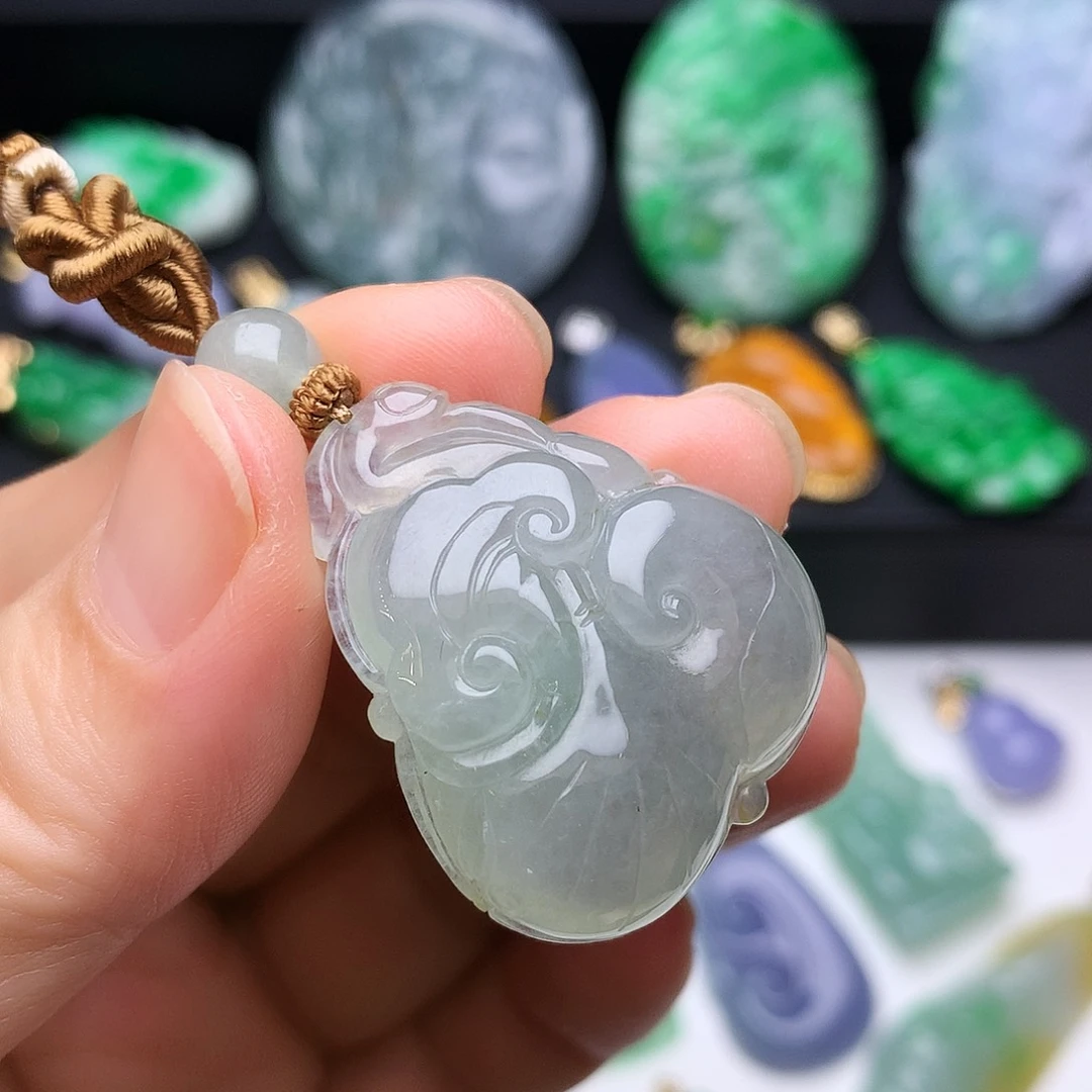 翡翠未镶嵌颈饰如意