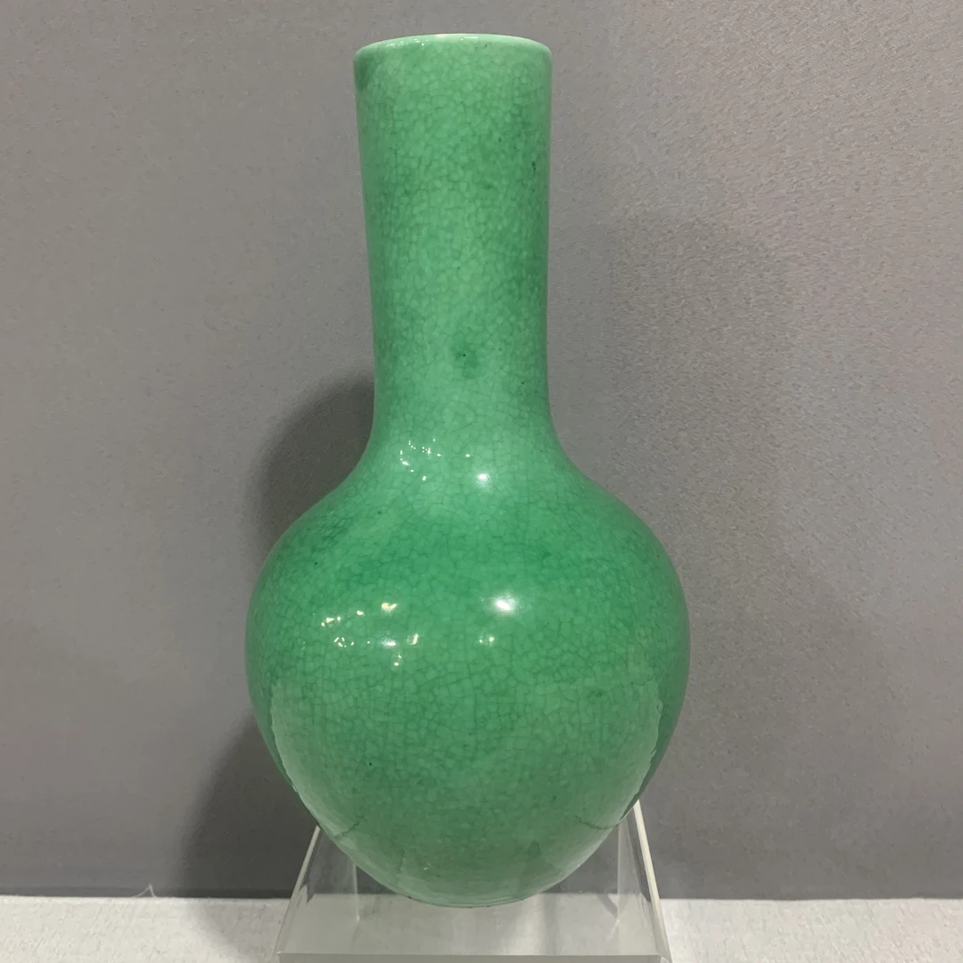 C-A0916677 清中期 孔雀绿釉天球瓶（高度约25肚径13口径5）