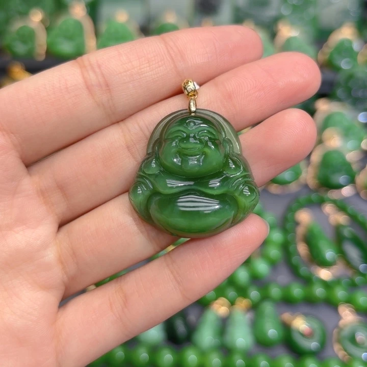 颈饰18K金镶嵌和田玉（碧玉）