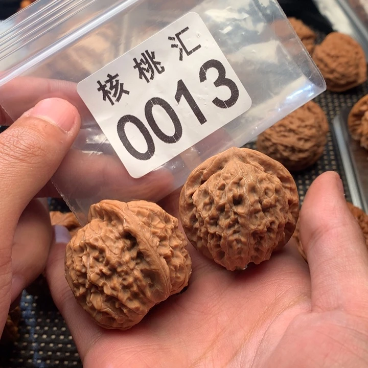 杜***克吊坠文玩核桃金麒麟