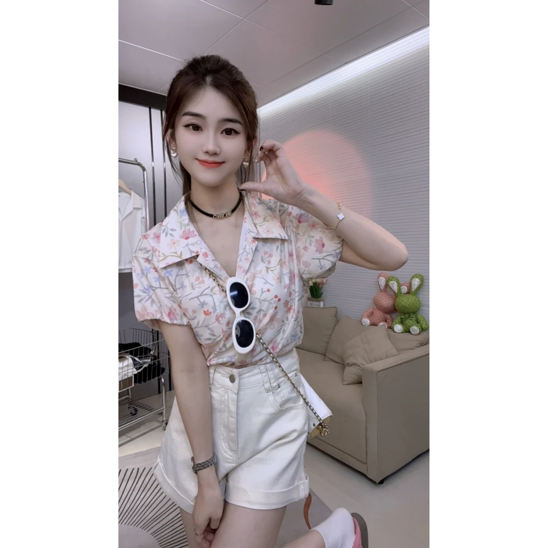 2025夏季新款时尚气质显瘦百搭碎花衬衫女洋气减龄宽松休闲上衣潮