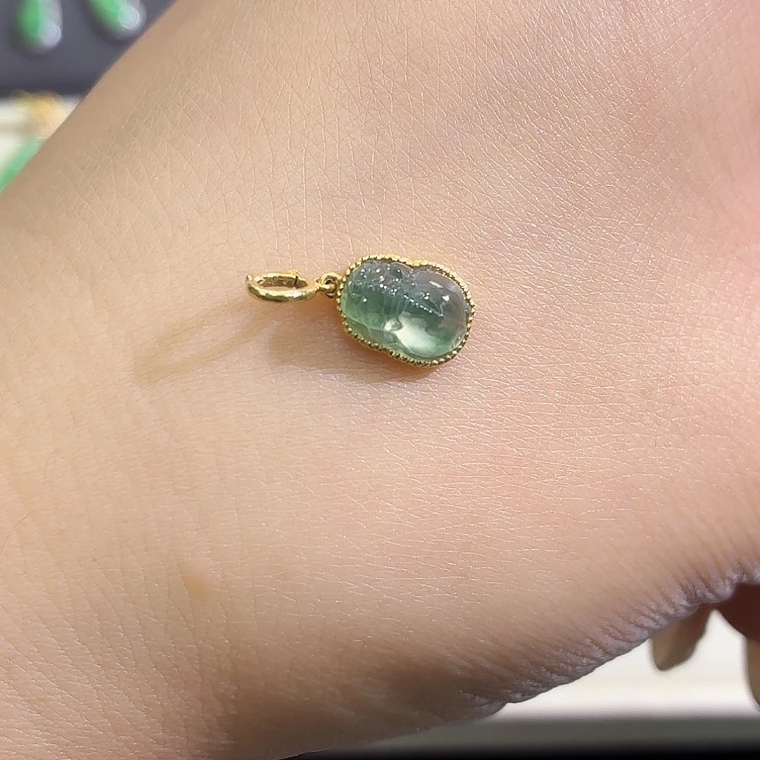 翡翠18K金镶嵌颈饰