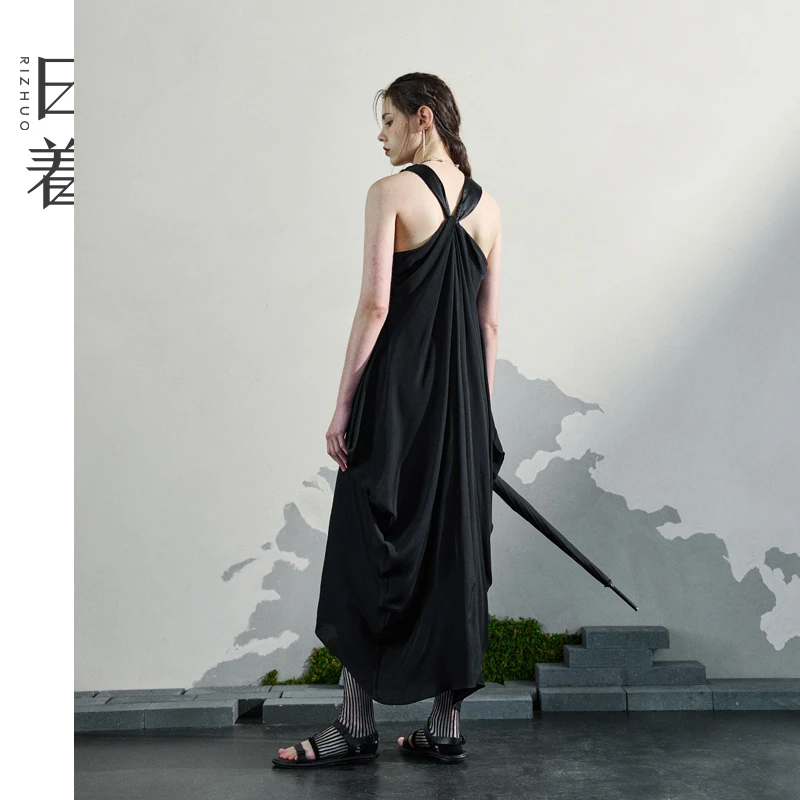 日着寻2025夏新款茧型无袖背心连衣裙轻奢高级v领长裙女RD2366L3