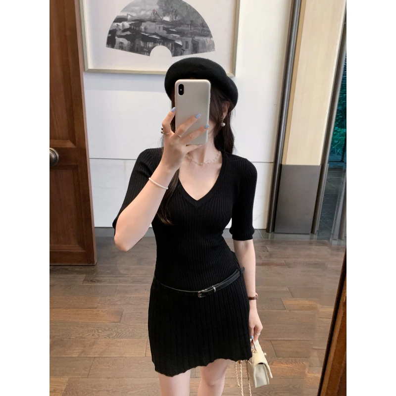 品牌现货高级感V领中袖针织连衣裙女2025夏新款绝美巨好看的小女