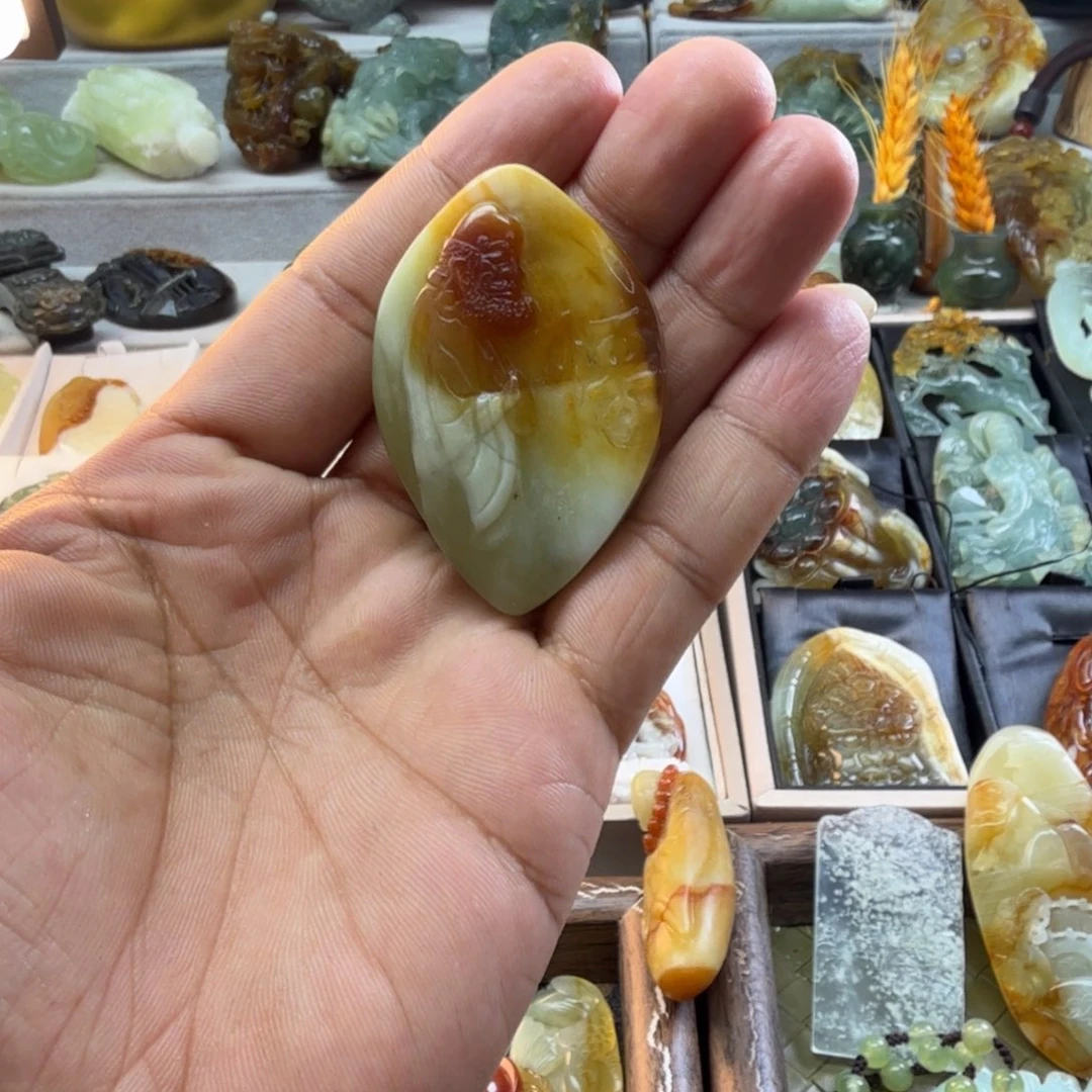蛇纹石玉未镶嵌颈饰