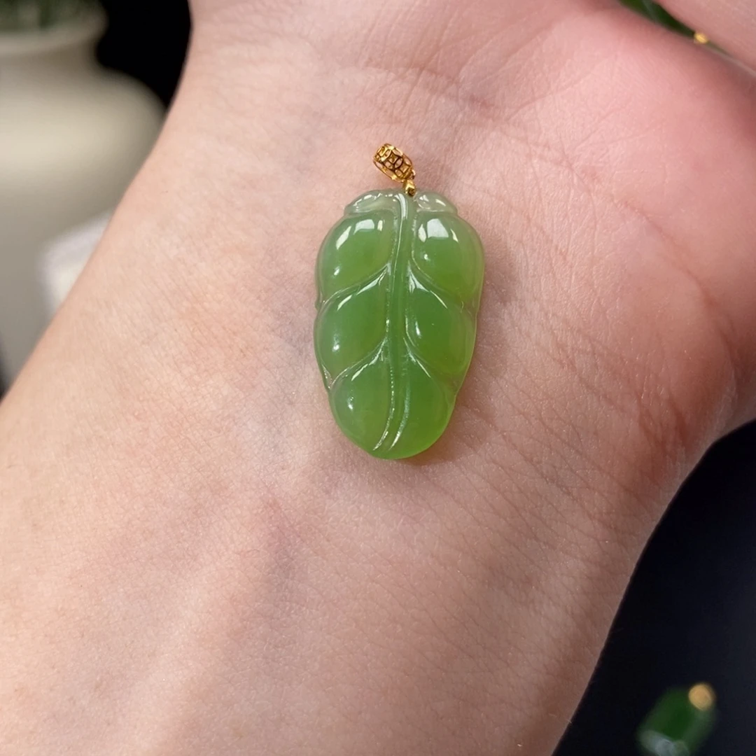 和田玉18K金镶嵌吊坠(赠链)