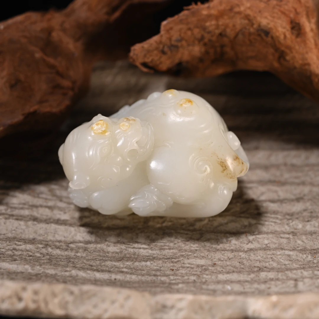 LOT8822 和田玉(籽)貔貅手把件/保利