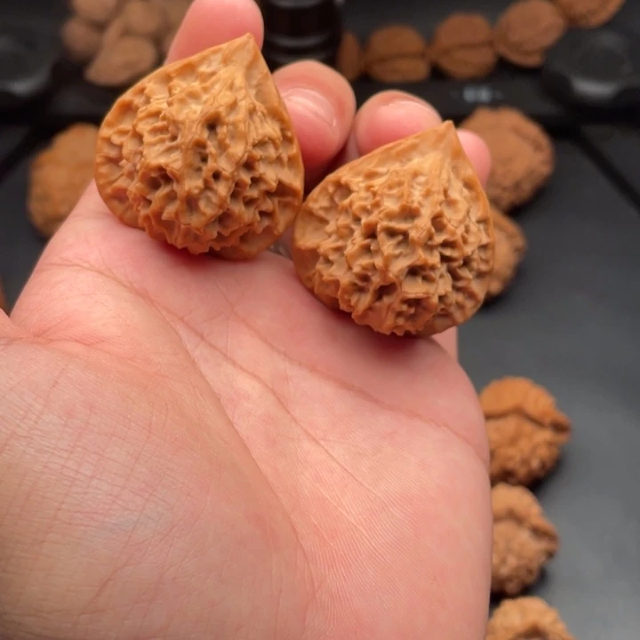 文玩核桃吊坠我****叔1珊瑚塔