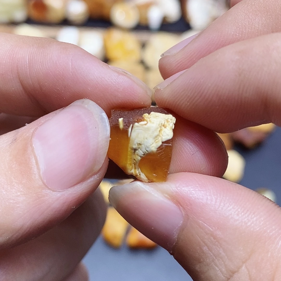 佛***间定制琥珀蜜蜡原石定制