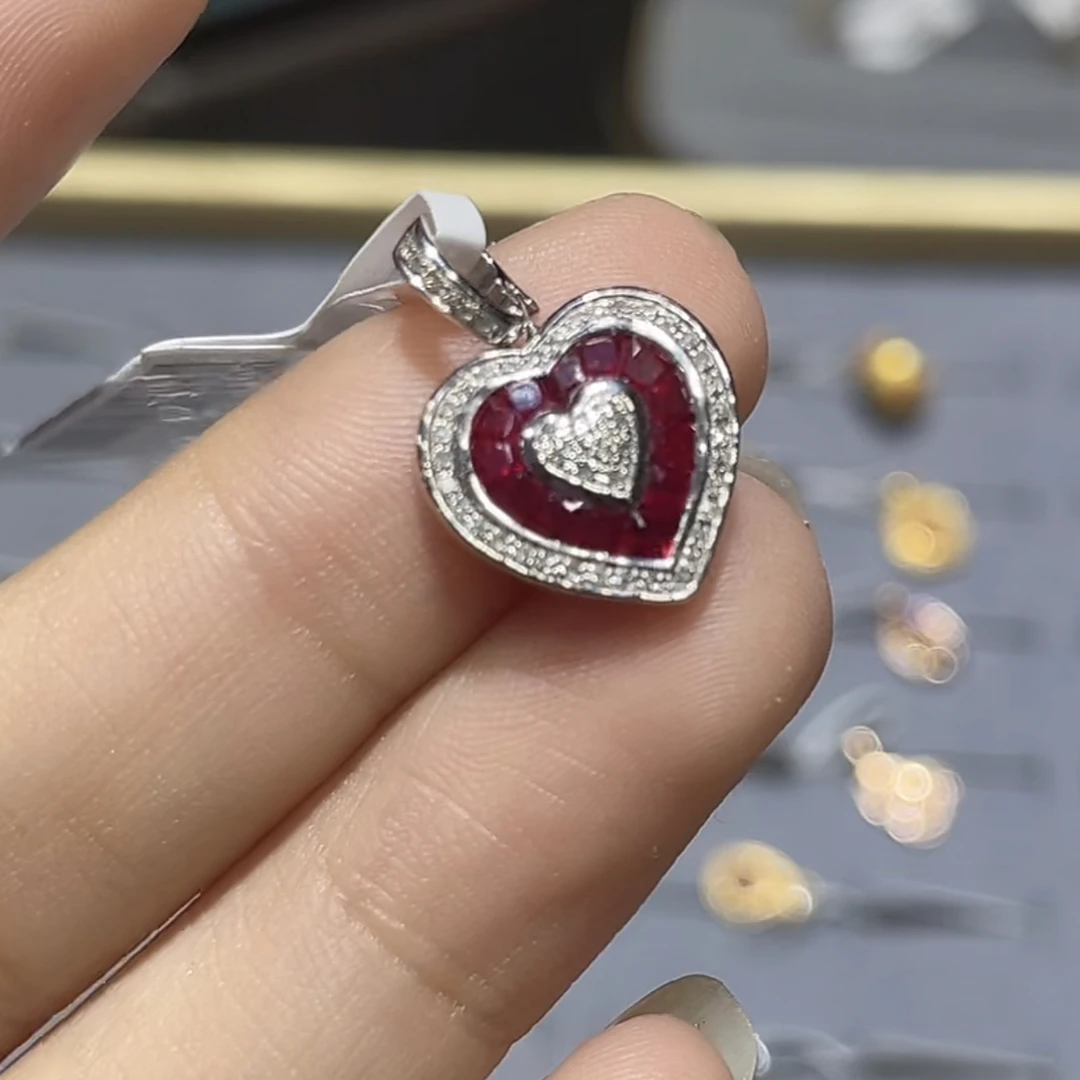 18k金红宝石爱心形款吊坠（不含链）精致甜美款