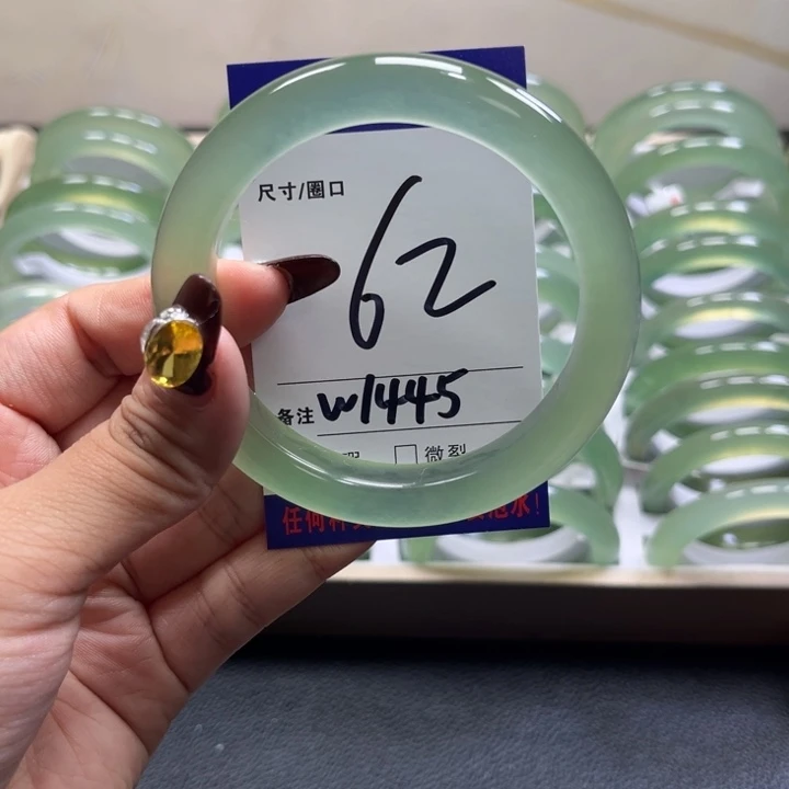 午***玉蛇纹石玉未镶嵌手镯