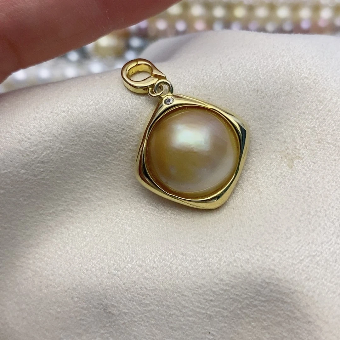 【闪购商品】银S925镶嵌拼合珍珠（马贝珠）颈饰