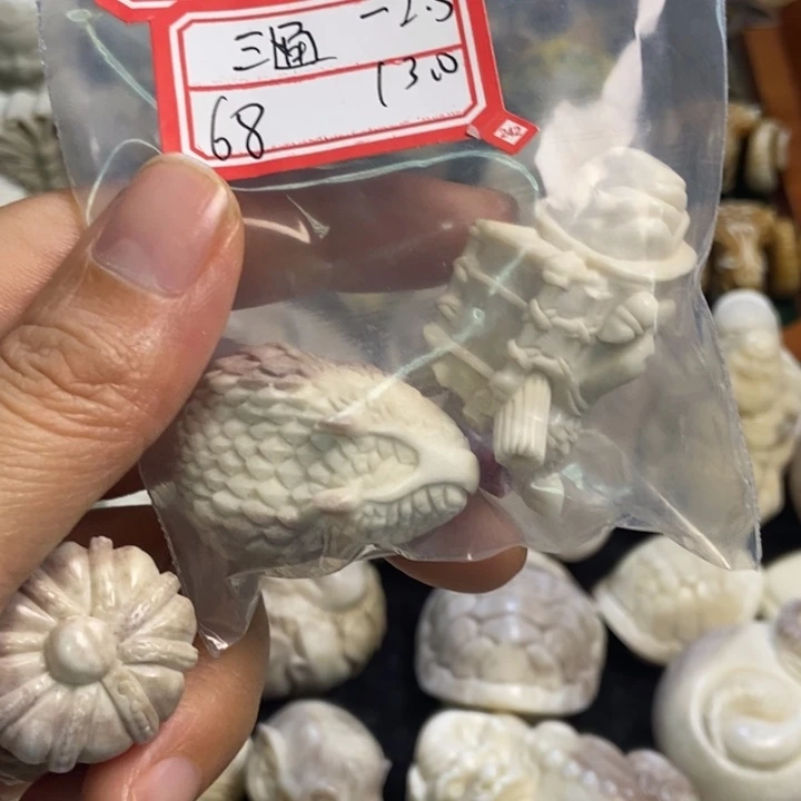 ****易配饰鹿角雕刻一起出