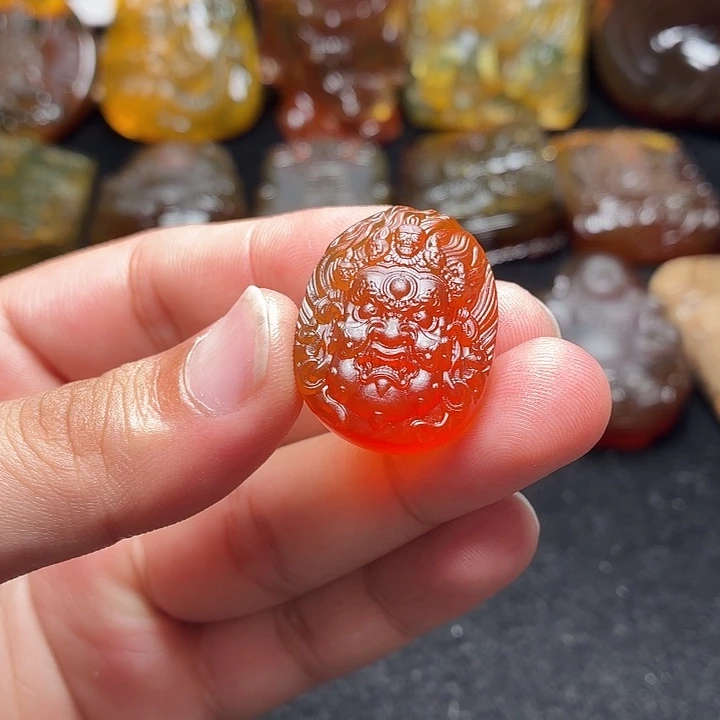 琥珀未镶嵌颈饰125