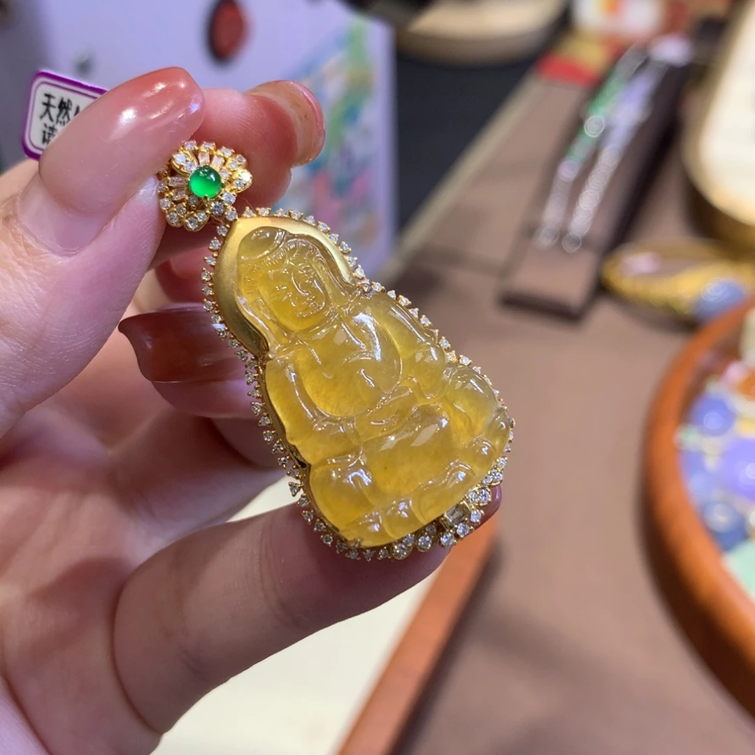 翡翠18K金镶嵌颈饰