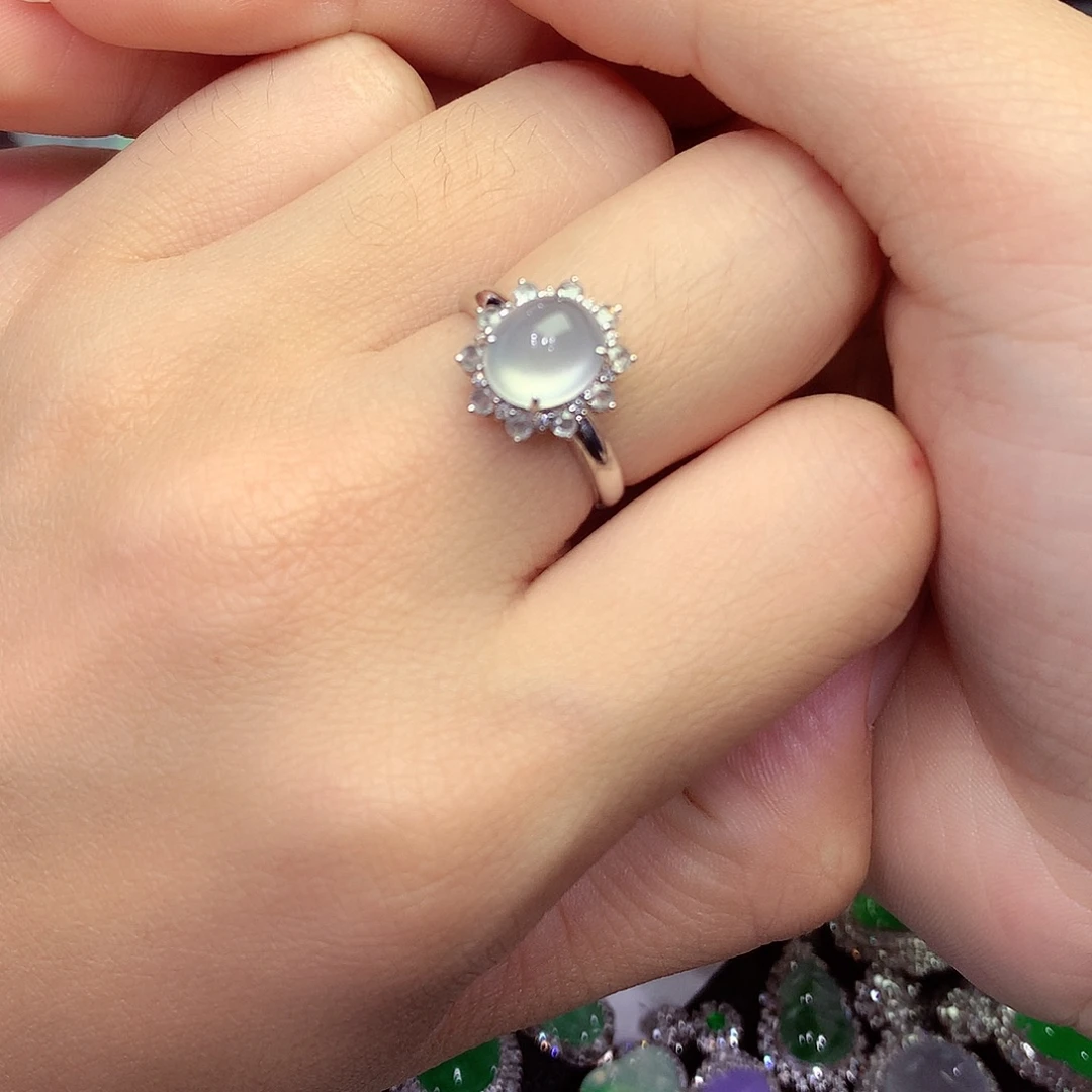 翡翠18K金镶嵌戒指