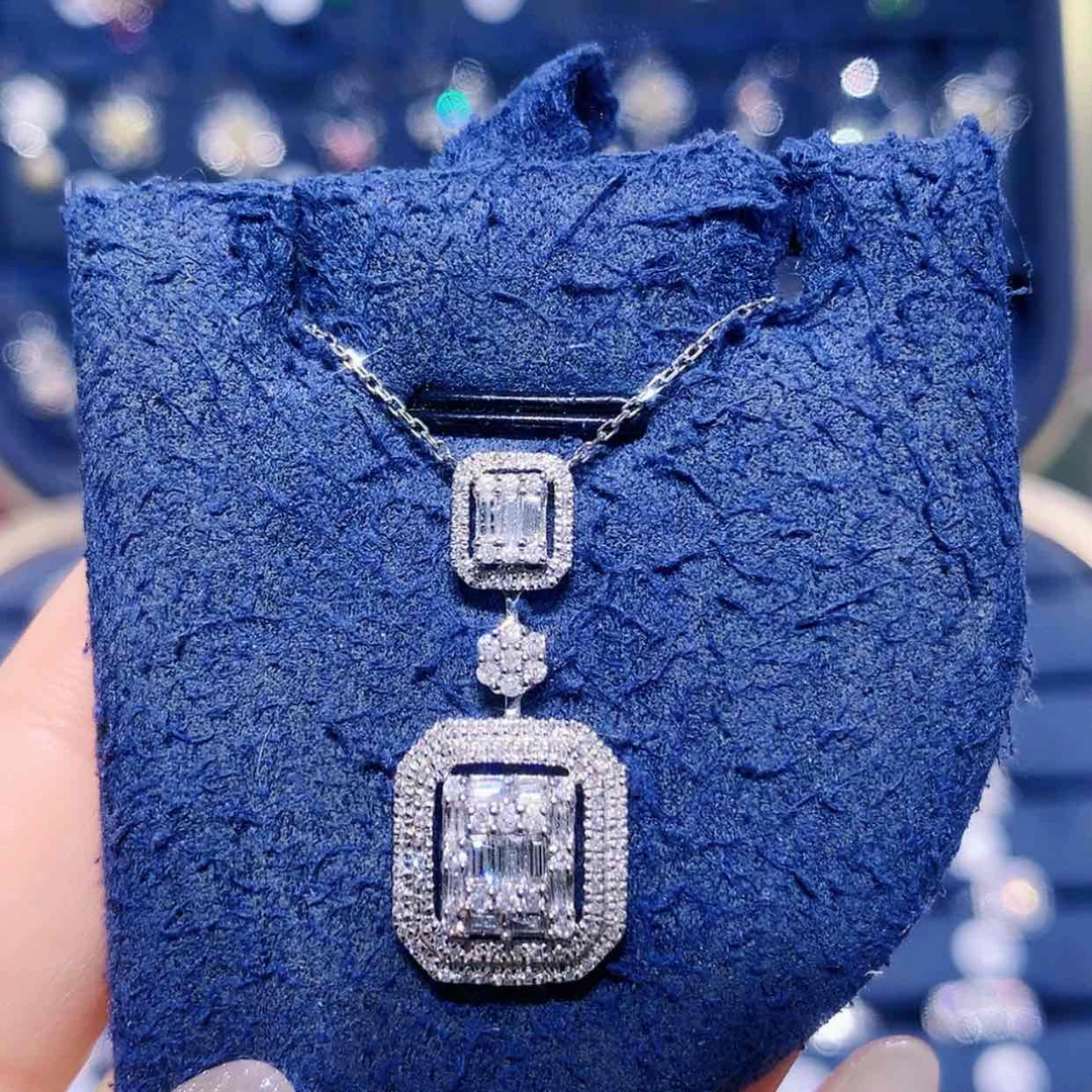 【闪购商品】颈饰18K金镶嵌钻石