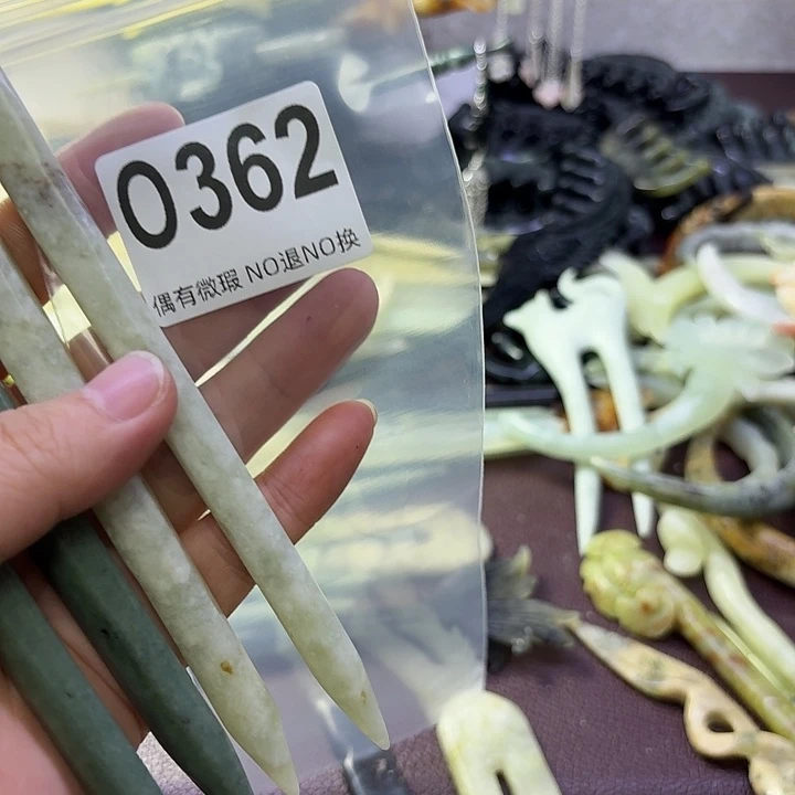 旑***翎蛇纹石玉合金发饰