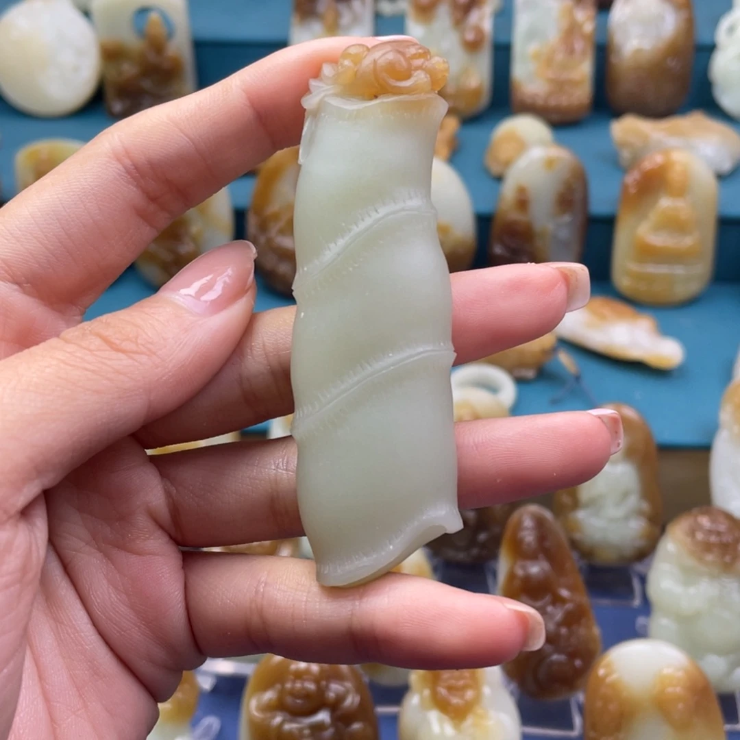 和田玉颈饰未镶嵌蓝*