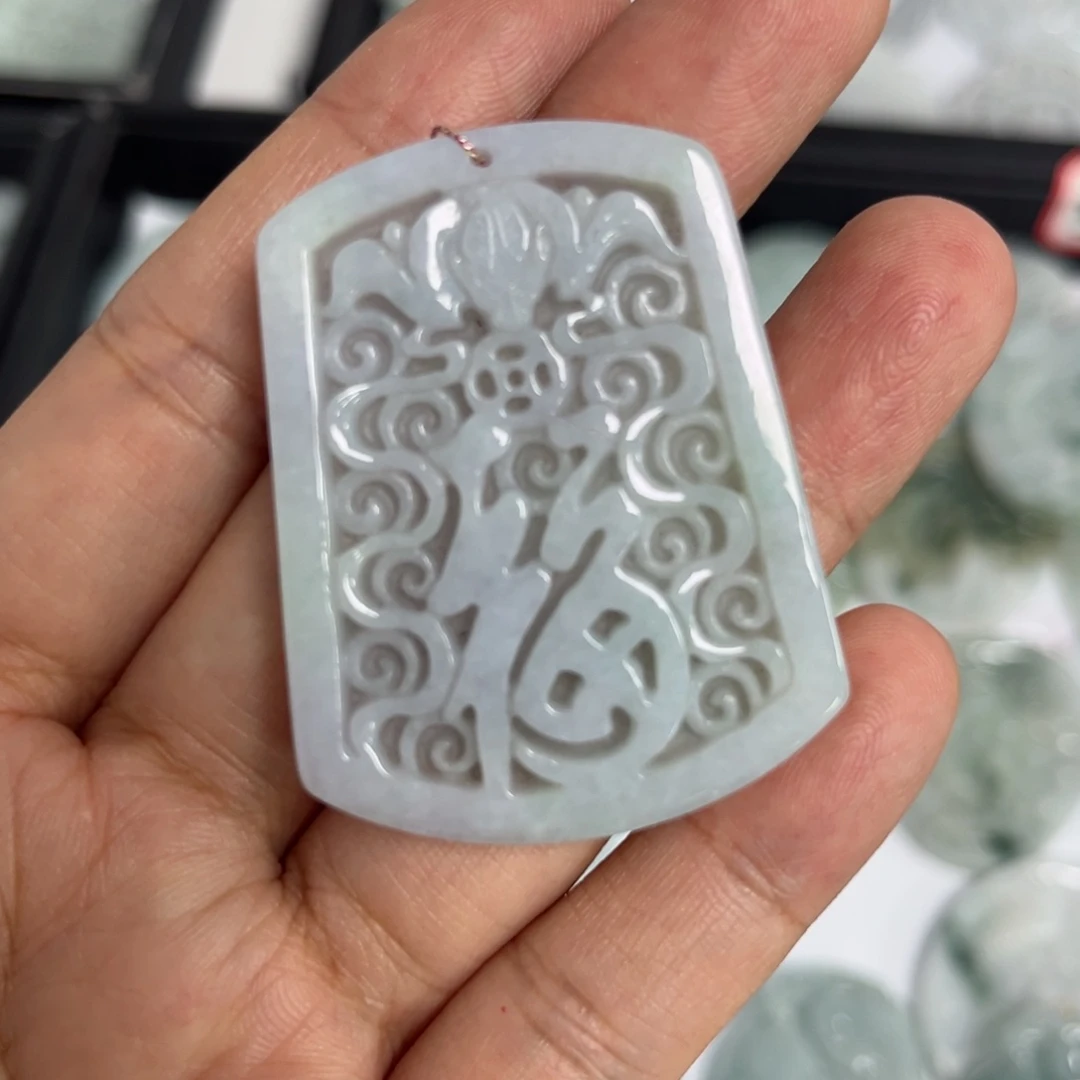 颈饰未镶嵌翡翠福牌