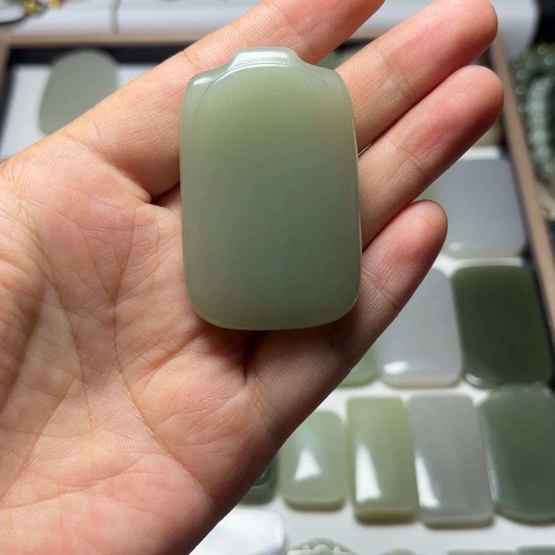 平***福和田玉未镶嵌颈饰